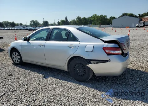 2011 Toyota Camry Base z USA, uszkodzony, nr VIN 4T1BF3EK1BU767964